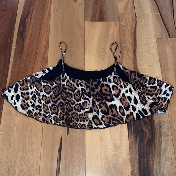 NWOT - CHARLOTTE RUSSE FLOWY LINED CHEETAH PRINT CROP TOP - SIZE XS - Picture 5 of 6